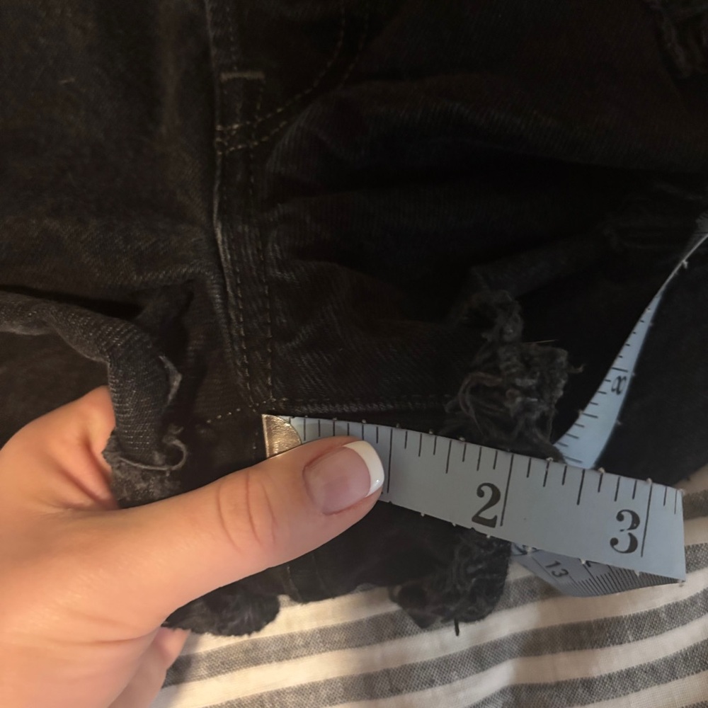 Women’s Levi’s 501 high rise short shorts black distressed - Picture 2 of 10